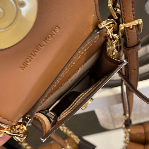 Michael Kors Carmen Small Logo Smartphone Crossbody Bag
Vanilla - Picture 7 of 16